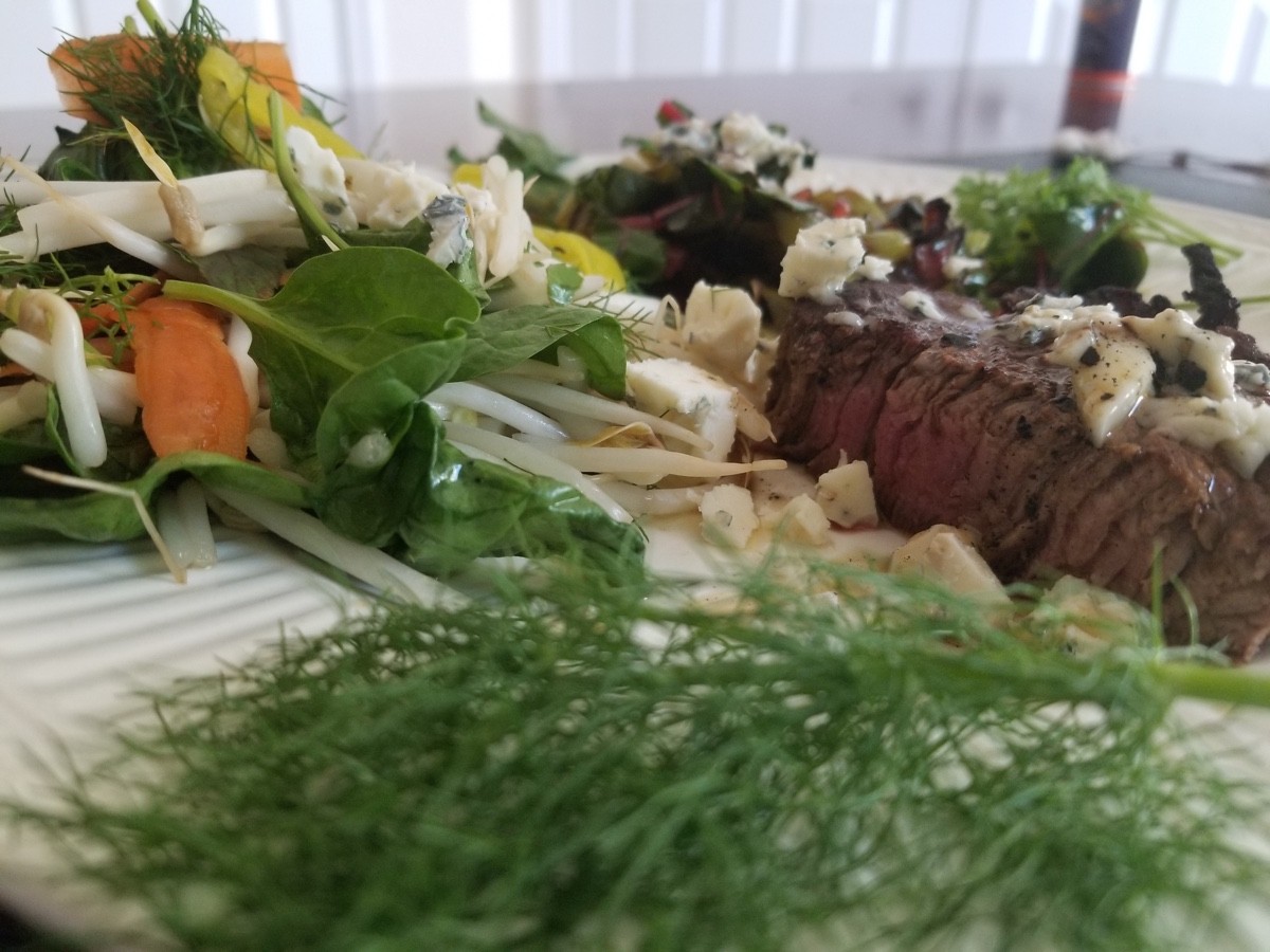 Steak with Fennel, Spinach & Beansprouts